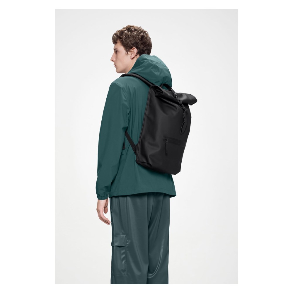 rains_rolltop_rucksack_black_everyday_men_1_6f814a9d-eff0-4432-bce7-d60738d2f156