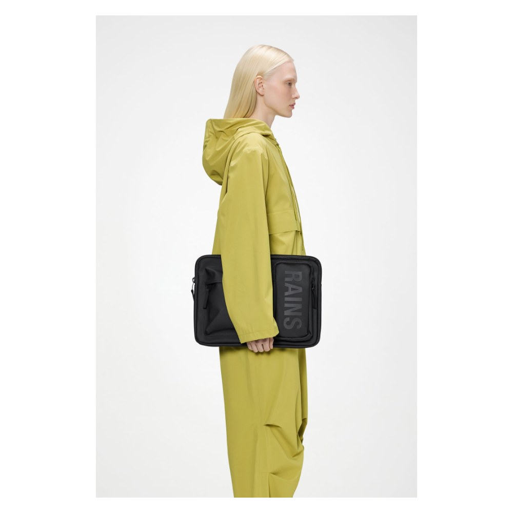 rains_texel_laptop_case_15_16_black_small_goods_women_1