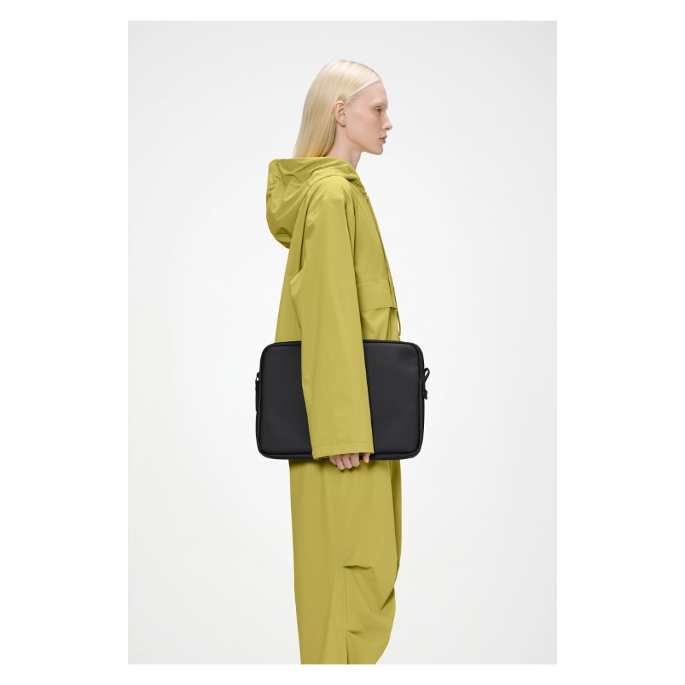 rains_trail_laptop_case_15_16_w1_black_small_goods_women_1